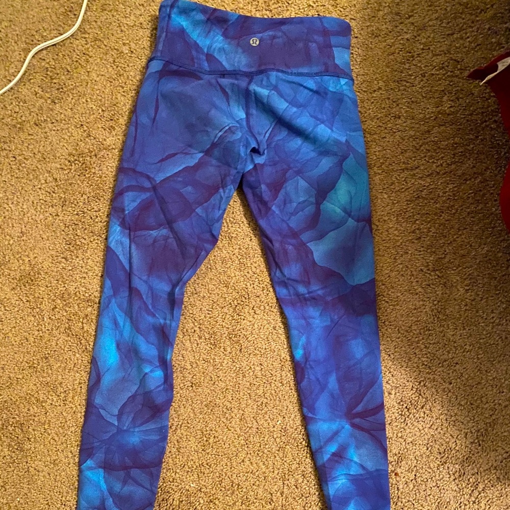 Women’s Lululemon yoga pants